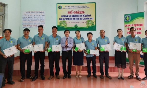 Cấp chứng nhận giảng viên TOT-IPM cho 20 cán bộ tại Đắk Lắk