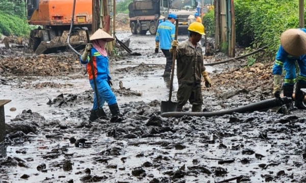 Hà Nội khắc phục cơ bản sự cố tràn bùn thải tại bãi rác Nam Sơn