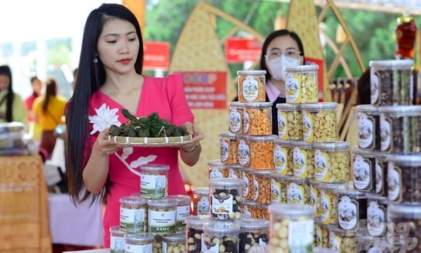 Promote hundreds of OCOP products to tourists