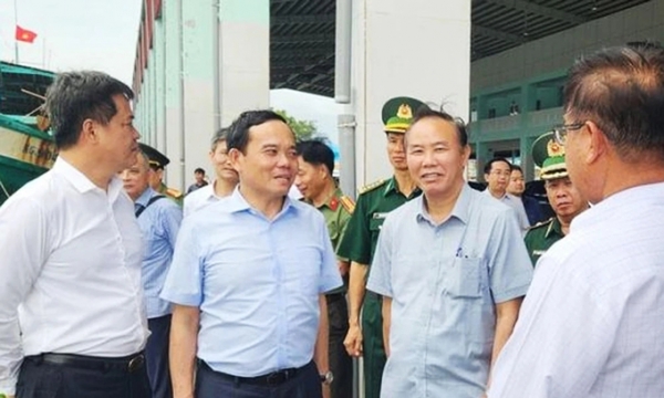 Phó Thủ tướng trực tiếp kiểm tra cảng cá trong đợt cao điểm chống IUU