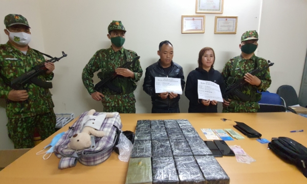 Đặc nhiệm biên phòng bắt nóng 2 đối tượng chuyển heroin về Lào Cai