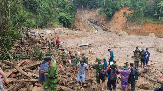 Landslide in Nam Tra My: 1 missing, 1 injured