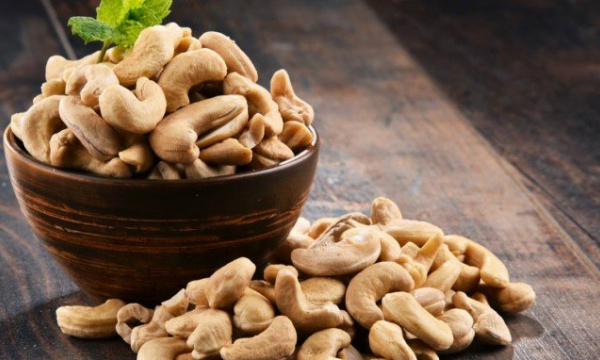 9 out of 10 cashew nuts sold in the US are from Vietnam