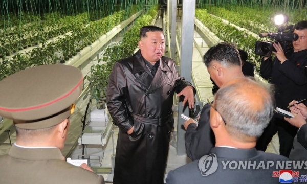 Ông Kim Jong-un đi khai trương trang trại nhà kính