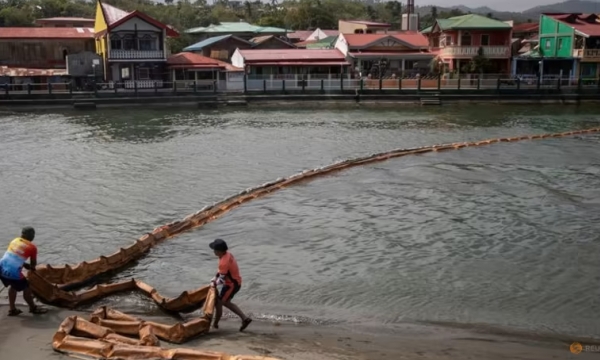 Coastal villages in limbo, millions in income lost a month after oil tanker’s_sinking in Philippine waters