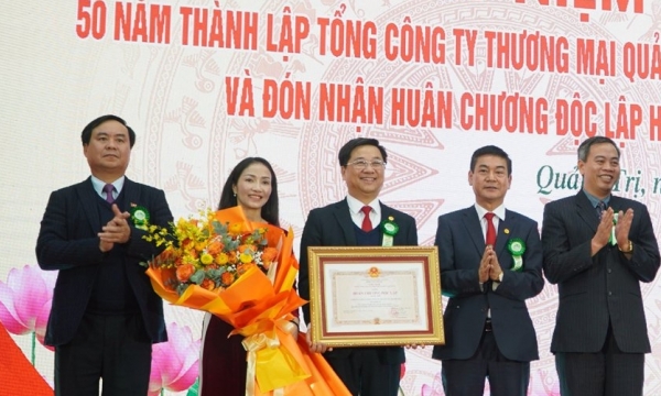 Công ty Thương mại Quảng Trị đón nhận Huân chương Độc lập hạng Nhì