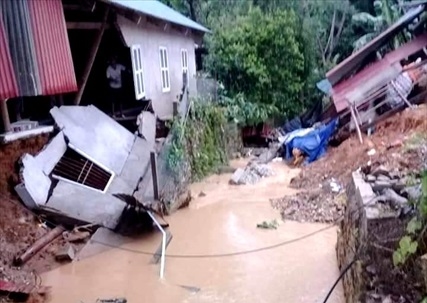 Tuyên Quang: Giông lốc làm sập đổ 8 nhà dân