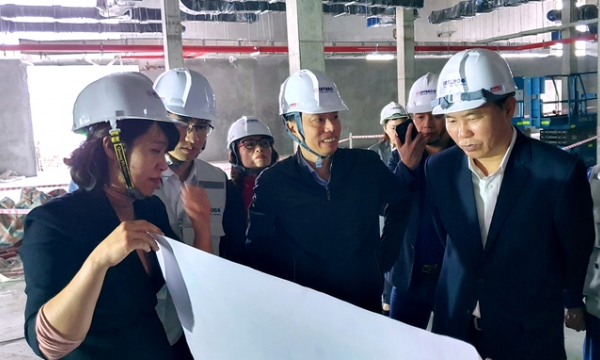 Deputy Minister Phung Duc Tien paid a visit to Japfa’s veterinary vaccine production factory
