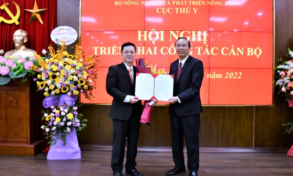 Trao Quyết định bổ nhiệm Cục trưởng Cục Thú y cho ông Nguyễn Văn Long