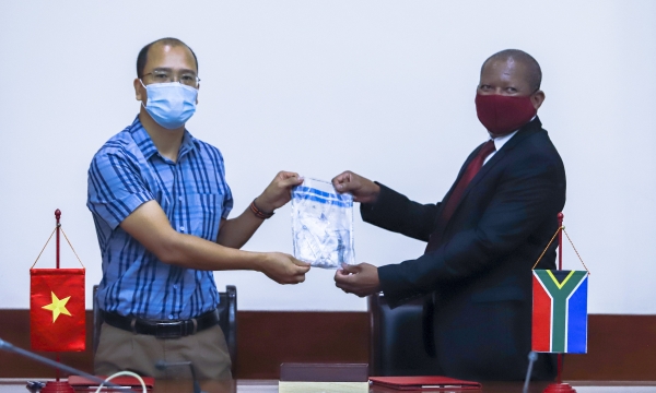 Vietnam hands over 56 rhino horn DNA samples to South Africa