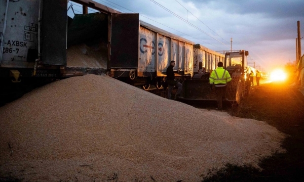 Ukraine đòi bồi thường vụ nông dân Ba Lan chặn tàu, đổ ngũ cốc