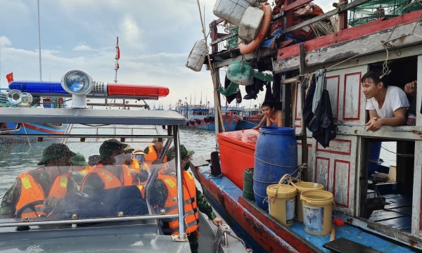 Quảng Ninh cấm biển, Hải Phòng kêu gọi tàu cá vào bờ tránh bão Chaba