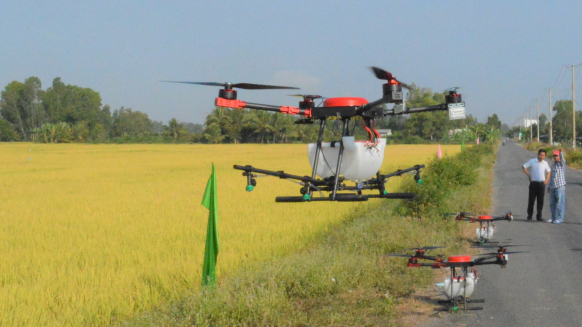 The first 'Made-in-Vietnam' agricultural drone costs VND300-500 million