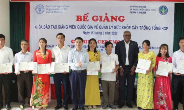 Recognition of the first IPHM trainer in Vietnam