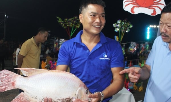 Khai mạc lễ hội cá tôm sông Đà tỉnh Hòa Bình lần thứ nhất