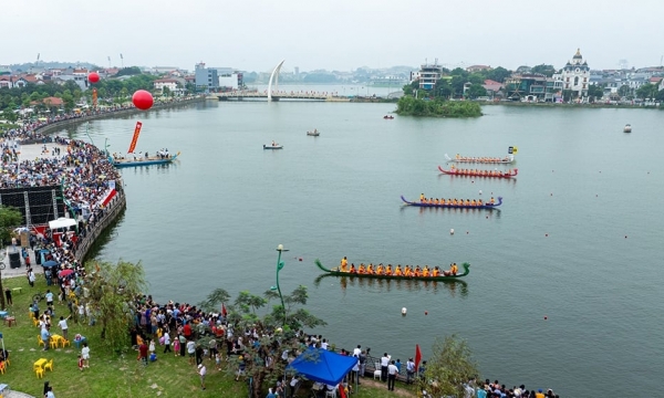 Phú Thọ: Gần 300 vận động viên thi bơi chải trên hồ Văn Lang