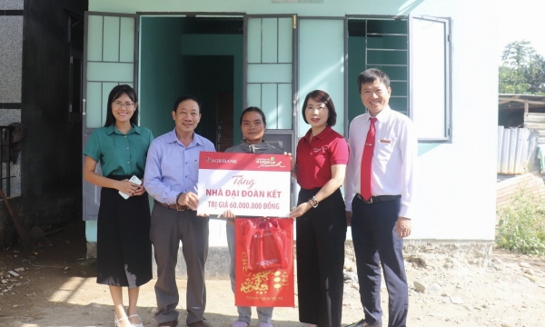 Agribank Khánh Hòa trao tặng 30 căn nhà cho các hộ gia đình khó khăn
