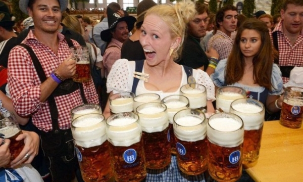 Người dân quốc gia nào uống nhiều bia nhất?