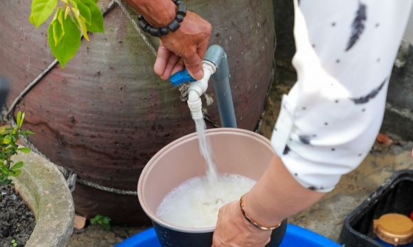 Bàn giao đường ống dẫn nước sạch cho nông dân Quảng Trị