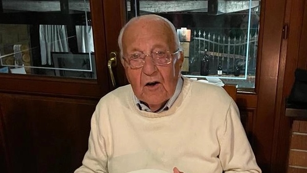 Cụ ông 93 tuổi ở Italy trấn áp tên cướp có súng bằng tay không