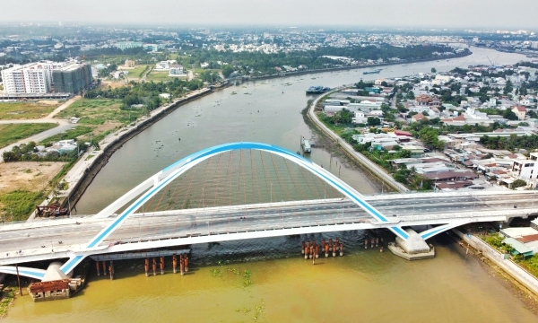 Cầu Trần Hoàng Na khó thông xe trước Tết Nguyên đán 2024