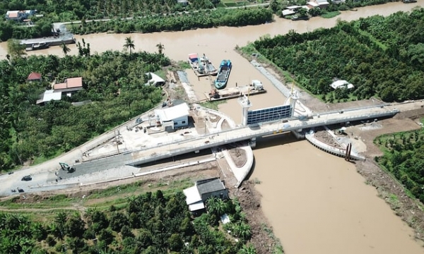 Tan Phu and Ben Ro sluice gates protect freshwater pocket upstream of Ba Lai River