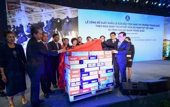 Lễ công bố xuất khẩu lô sản phẩm sữa đầu tiên của Việt Nam sang thị trường Trung Quốc