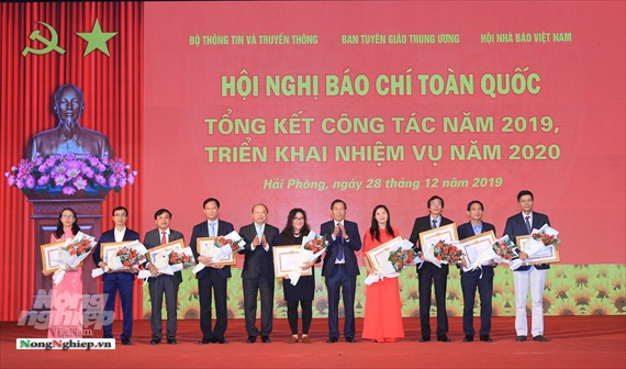 Báo Nông nghiệp Việt Nam nhận Bằng khen của Ban Tuyên giáo Trung ương