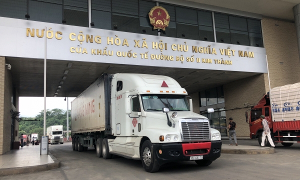 Fewer farming products crossing Lao Cai border gate due to COVID-19 pandemic
