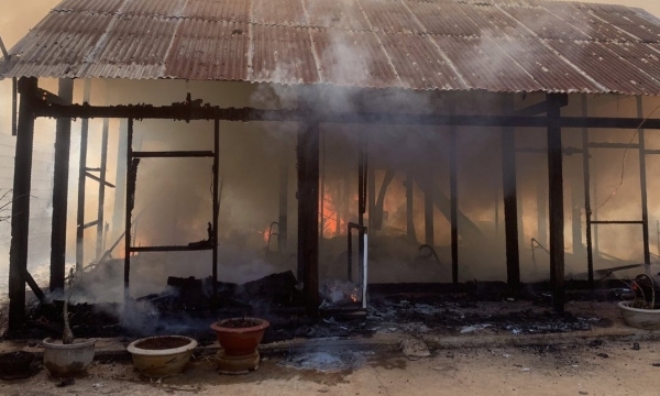 Hỏa hoạn thiêu rụi ba căn nhà