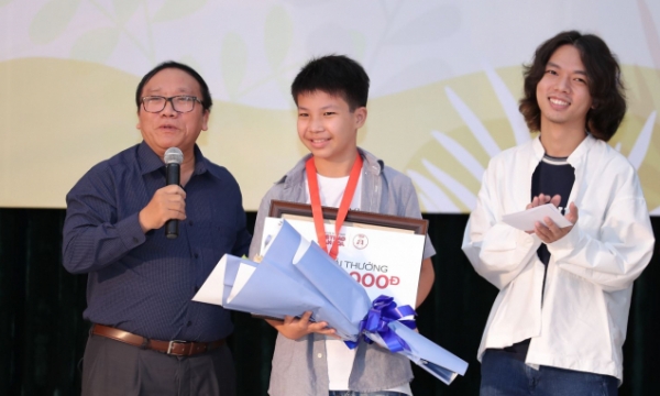 Con trai của nhà văn Nguyễn Ngọc Tư nhận giải thưởng Dế Mèn
