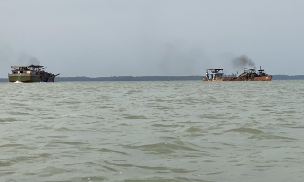 Tây Ninh ngăn chặn tàu hút cát gây sạt lở đất rừng