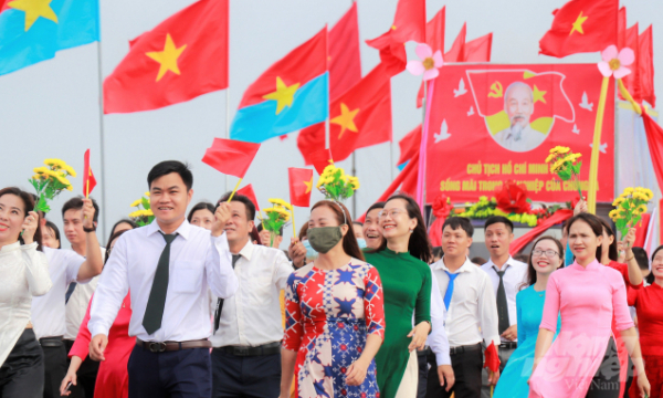 Quảng Trị tổ chức Lễ thượng cờ thống nhất non sông bên cầu Hiền Lương