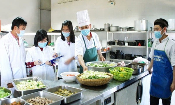 Minh bạch và trách nhiệm để đưa thực phẩm an toàn tới bếp ăn tập thể
