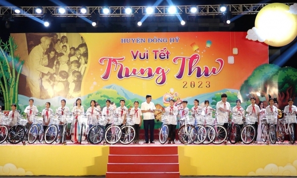 Quỹ Thiện Tâm, Báo Nông nghiệp Việt Nam nâng bước học sinh vượt khó tới trường