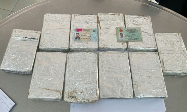 Bắt 3 đối tượng vận chuyển 10 bánh ma túy từ Lào về Việt Nam