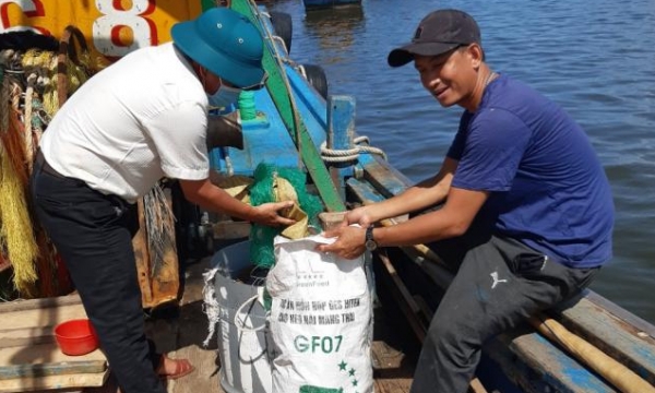 Fishermen voluntarily collect plastic waste