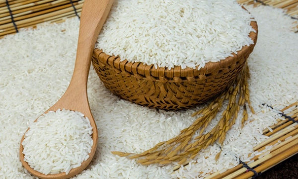 Bangladesh lowers import duties on rice