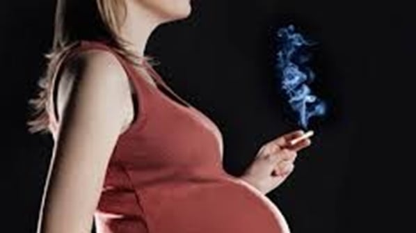 Ảnh hưởng của thuốc lá đến khả năng sinh sản ở phụ nữ