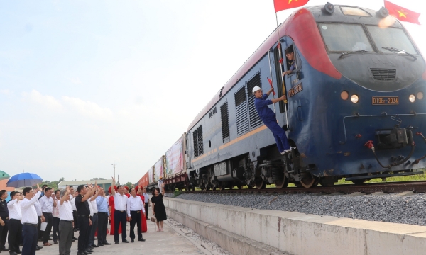 Vải thiều Lục Ngạn chính thức sang Trung Quốc bằng đường sắt
