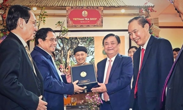 Bí mật bên trong 'hộp đen' Bộ trưởng Lê Minh Hoan tặng Thủ tướng Phạm Minh Chính