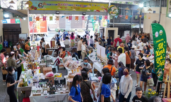 Chen chân sắm Tết ở chợ phiên 'Tết Xanh - Quà Việt'
