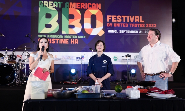 Vietnamese-born 'King Chef' demonstrates cooking using American agricultural products