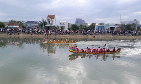 Tưng bừng ngày hội đua thuyền truyền thống trên sông Gò Bồi