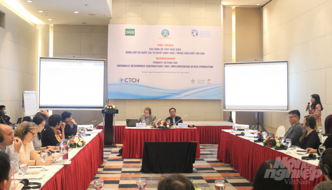 : The workshop to set priorities for Viet Nam's Nationally Determined Contribution (NDC) implementation plan for the rice sector was held on March 26 in-person and online in Ha Noi. Photo: Pham Hieu.