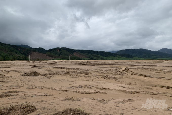 Mud covers farming land in Trieu Nguyen Commune in Quang Tri Province’s Dak Rong District. Photo courtesy of Vietnam Academy of Agricultural Sciences.