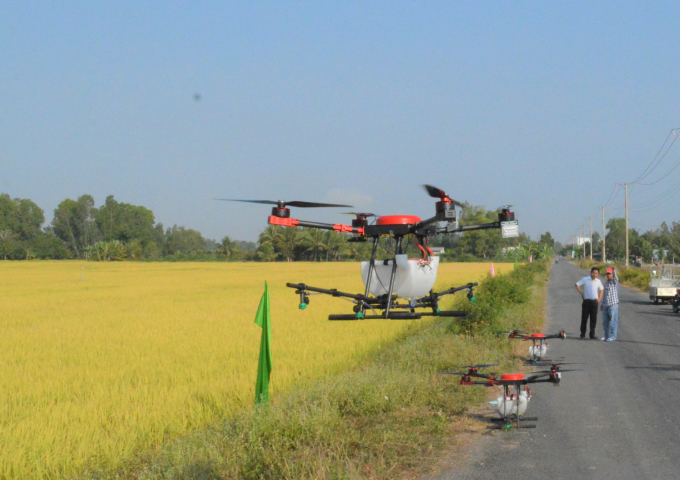 Drone HLD-18 is 16 kg and can carry up to 10 kilos of liquid payloads. Photo VAN