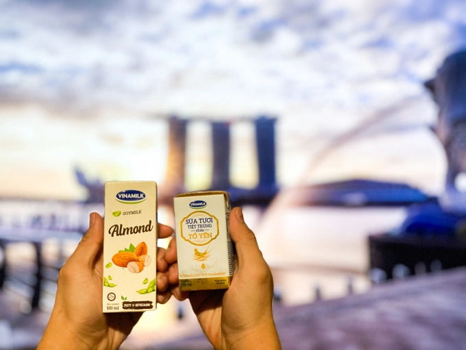 Vinamilk UHT Freask Milk has officially entered Singapore in early March 2021. Photo: Do Hung.