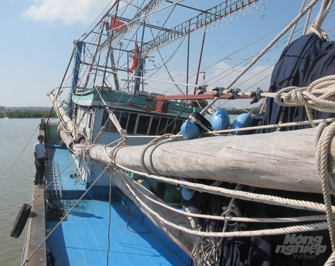 Thanks to the Government’s Decree 67/2014/ND-CP on policies for fisheries development, fishermen can build new boats with higher capacity and join in protecting national sovereignty. Photo: Viet Khanh.