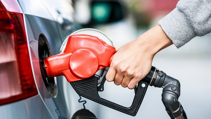 Giá xăng dầu hôm nay 9/5/2024: Xăng RON 95 giảm gần 1.500 đồng